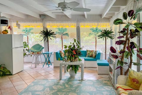 Pams Mermaid House with Riverfront Yard and Lanai! Copropriété in Spring Hill