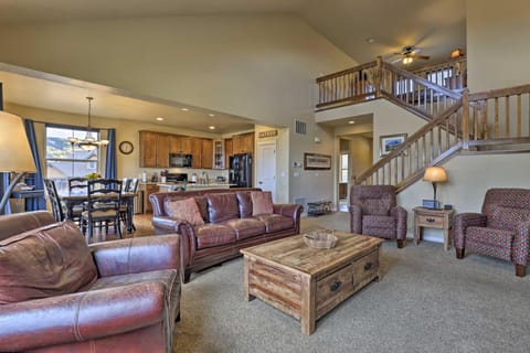 Granby Home with Hot Tub and Ski, Golf, and Pool Access Maison in Granby