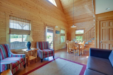 Lakefront Vacation Rental with Patio and Grill! House in Missouri