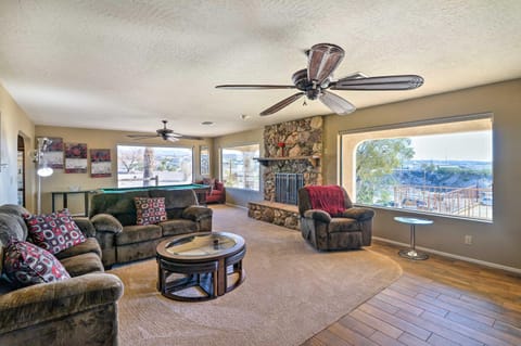 Bullhead City Home with Private Pool, Hot Tub and View House in Bullhead City