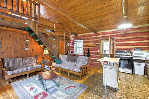 Lakefront Mercer Cabin with 2 Lofts, Fire Pit and Porch Haus in Wisconsin