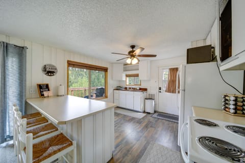 Cozy Worley Cabin with Lake Access and Gas Grill! House in Kootenai County