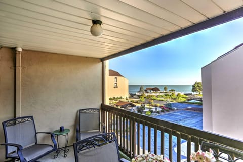 Waterfront Port Clinton Condo with Pool Access! Apartment in Port Clinton