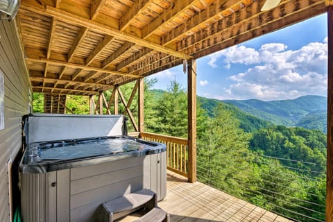 Private Blue Ridge Home with Mountain Views, Hot Tub Haus in Buncombe County