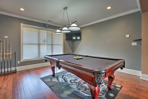 Cordova Home with Pool Table, 17 Mi to Memphis Zoo! House in Bartlett