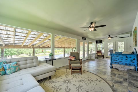 Waterfront Kingsland Home with Pool and River Access Maison in Kingsland
