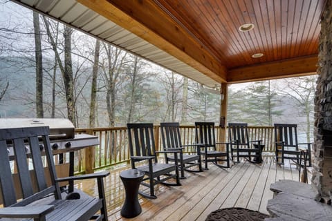 Lakefront Butler Home with Hot Tub, Fire Pit and Dock Haus in Watauga Lake