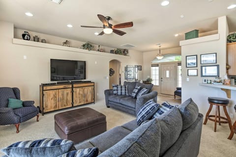 Cozy Bullhead City Home with Patio and Mountain Views! Haus in Bullhead City