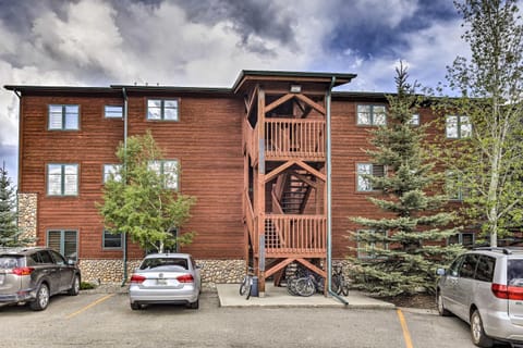 Cozy Condo with Mtn Views and Deck Walk to Grand Lake Copropriété in Grand Lake