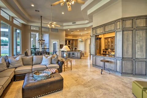 Lavish Paradise Valley Home with Sports Court and Pool House in Paradise Valley