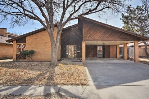 Lubbock Townhome with Grill Near TTU and Downtown! House in Lubbock