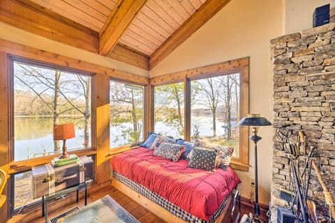 Lakefront Harrison Home with Sunroom, Deck, and Dock! House in Chattanooga