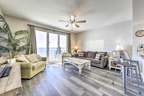 Oceanfront Panama City Beach Condo with Pool Access! Eigentumswohnung in Lower Grand Lagoon