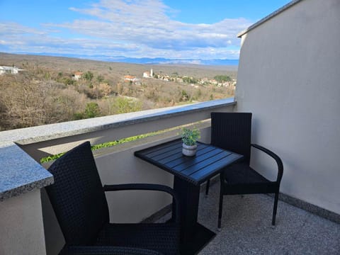 Patio, Natural landscape, View (from property/room), Balcony/Terrace