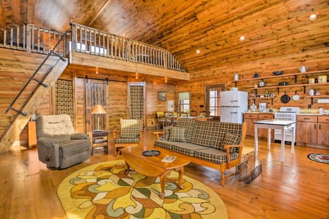 Greenfield Cabin with Screened-In Porch and Fire Pit! House in Ozark Mountains