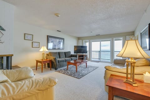 Lincoln City Condo Pool Access, Walk to Beach! Apartment in Lincoln Beach