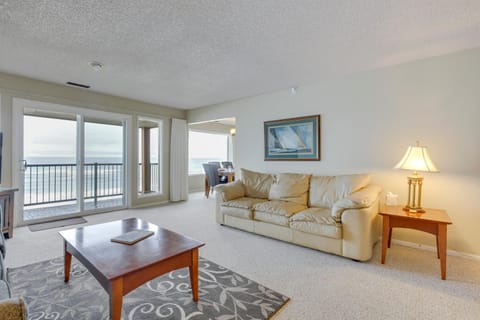 Lincoln City Condo Pool Access, Walk to Beach! Apartment in Lincoln Beach