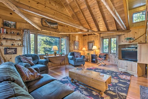 5-Acre Allenspark Cabin with Rocky Mntn Views and Pond Maison in Allenspark