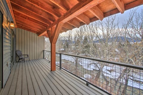 Red Lodge Townhome with Private Hot Tub and Mtn Views! Maison in Red Lodge