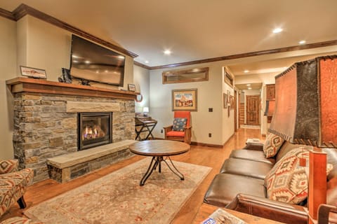 Red Lodge Townhome with Private Hot Tub and Mtn Views! Maison in Red Lodge