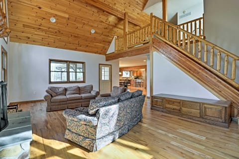 Benton Home on 50 Acres with Private Deck and Views! Casa in Fairmount Township