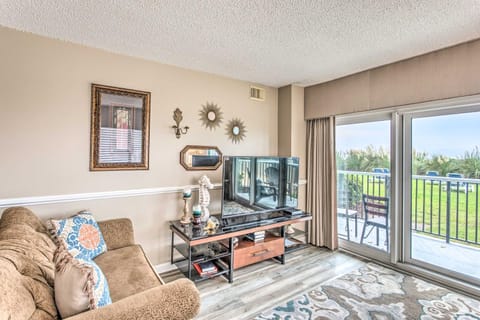 Myrtle Beach Oasis Pools, Patio and Stunning Views! Condominio in Myrtle Beach
