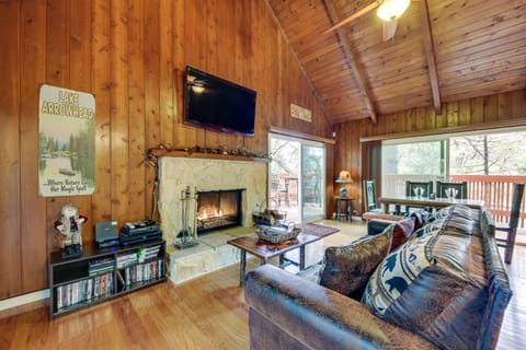 Cozy Lake Arrowhead Cabin with Hot Tub and Deck! House in Lake Arrowhead