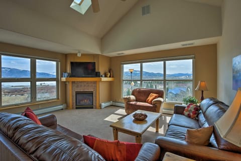 Cozy Frisco Condo 360 Mtn Views and Shared Hot Tub! Apartment in Frisco