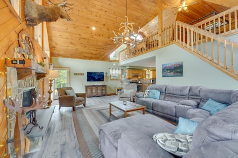 3-Acre Benezette Cabin with Hot Tub, Grill and Mtn View Maison in Allegheny River
