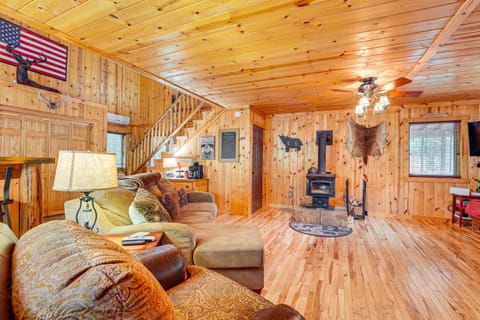 Cabin on Table Rock Lake with Hot Tub and Fire Pit! House in Oliver Township