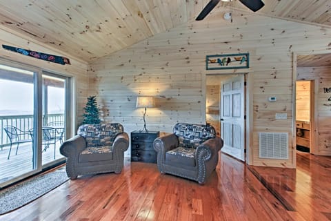 Gatlinburg Cabin in the Clouds with Hot Tub and Views! Maison in Gatlinburg