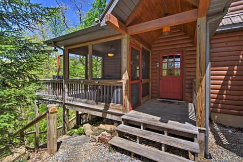 Mins from Polar Express Train Bryson City Cabin! House in Swain County