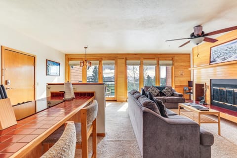Mtn-View Gem with Community Perks in Silverthorne! Apartment in Wildernest