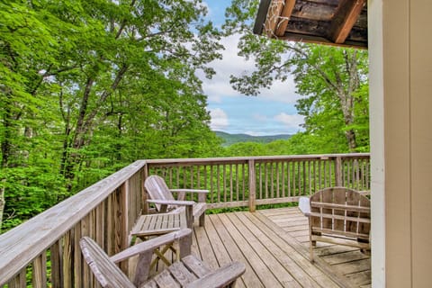 Conway Area Chalet with Mountain Views and Fire Pit! Haus in Madison