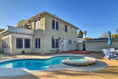 Corpus Christi Home with Pool and Hot Tub Walk to Bay House in Corpus Christi