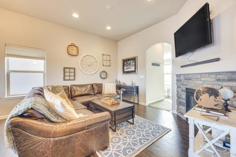 8 Mi to USAFA! Townhome with Game Room and Backyard House in Black Forest