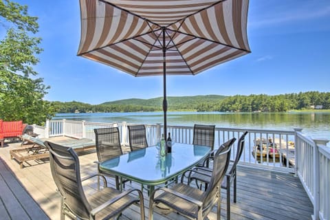 Renovated Lakefront House with Dock Pets Welcome! Haus in Lake Buel