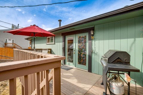 Kittredge Condo with Deck by Red Rocks, Hike and Ski! Apartment in Kittredge