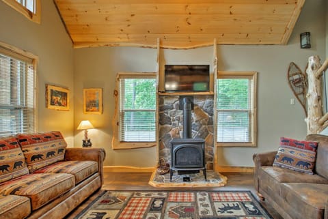 Timber Home Walk to Slopes and N Conway Shops! Casa in North Conway
