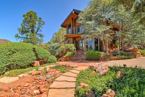 Unique Sedona Home with Mountain Views and Guest House Maison in Sedona