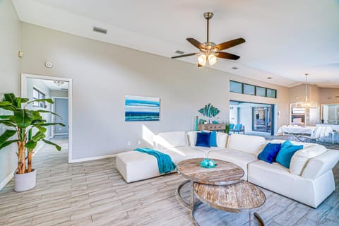 Cape Coral Home with Heated Pool, Dock and Gulf Access Maison in Cape Coral
