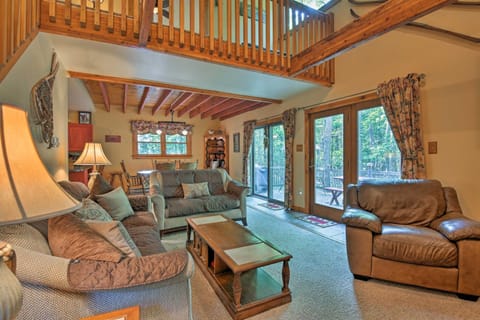 Lake Harmony House with Deck and Big Boulder Views Casa in Hickory Run State Park