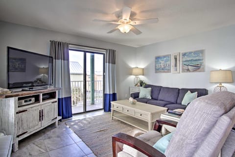 Oceanfront Gulf Shores Condo about 2 Mi to The Hangout Apartment in West Beach