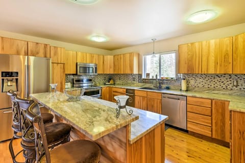 Hillside Anchorage Home by Hiking and Biking Trails! Apartment in Abbott Loop