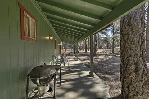Forested Home Trailer Parking and Snow Play Area! Casa in Flagstaff