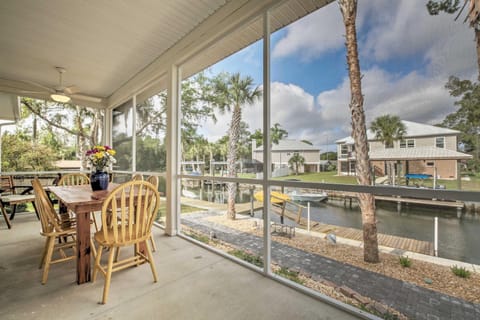 Canalside Crystal River Home with Dock and Kayaks Haus in Crystal River