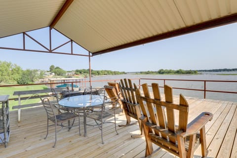 Waterfront Granbury House with Deck and Private Dock! House in Granbury