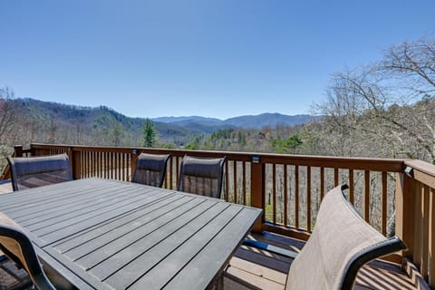 Beautiful Bryson City Home with Hot Tub and Mtn Views! Haus in Swain County