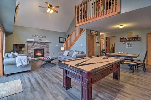 Family Home with Hot Tub, Close to Lake and Hiking! Maison in Tunkhannock Township