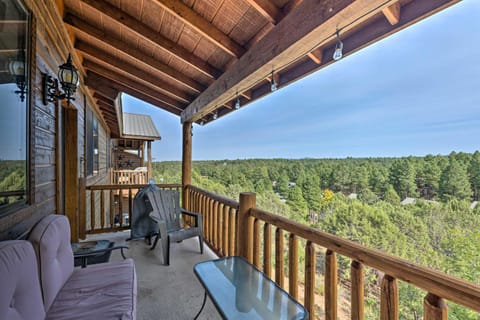 Show Low Retreat with Deck, Grill and Mountain Views Condominio in Show Low